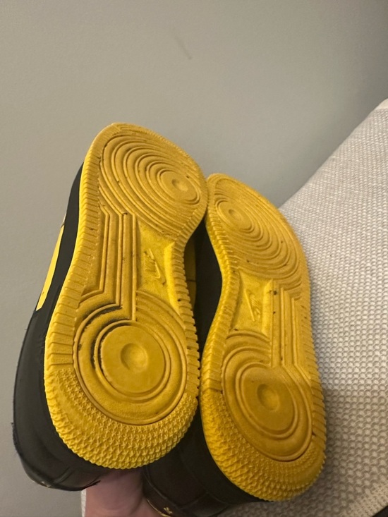 Athletic_Shoes
